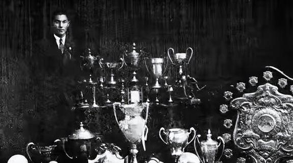 没路费国足想放弃奥运参赛资格,远渡重洋攻破英国球门被判无效。