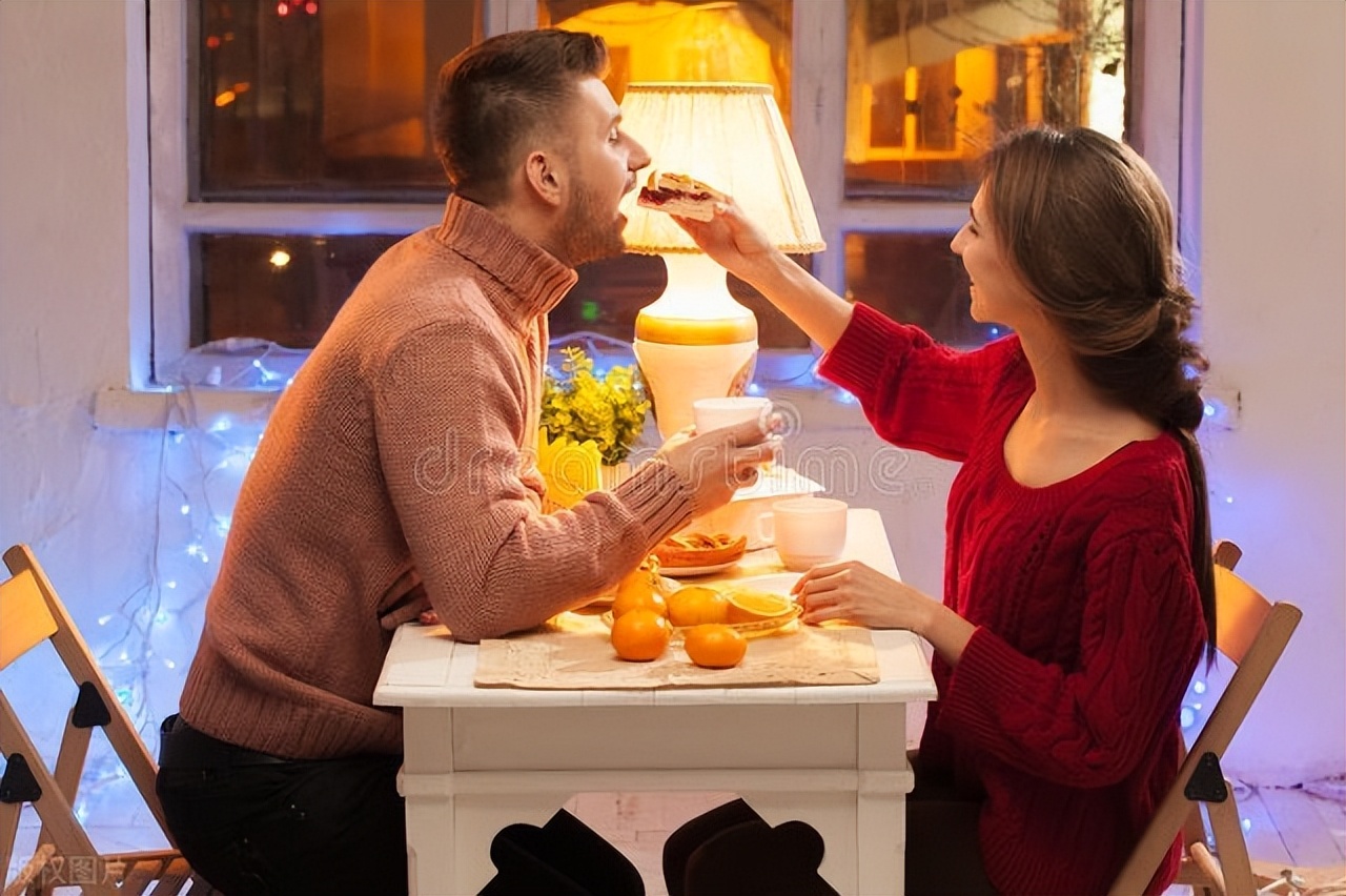 恋爱中怎么判断对方是真心的,在爱情中怎么让对方越来越喜欢你