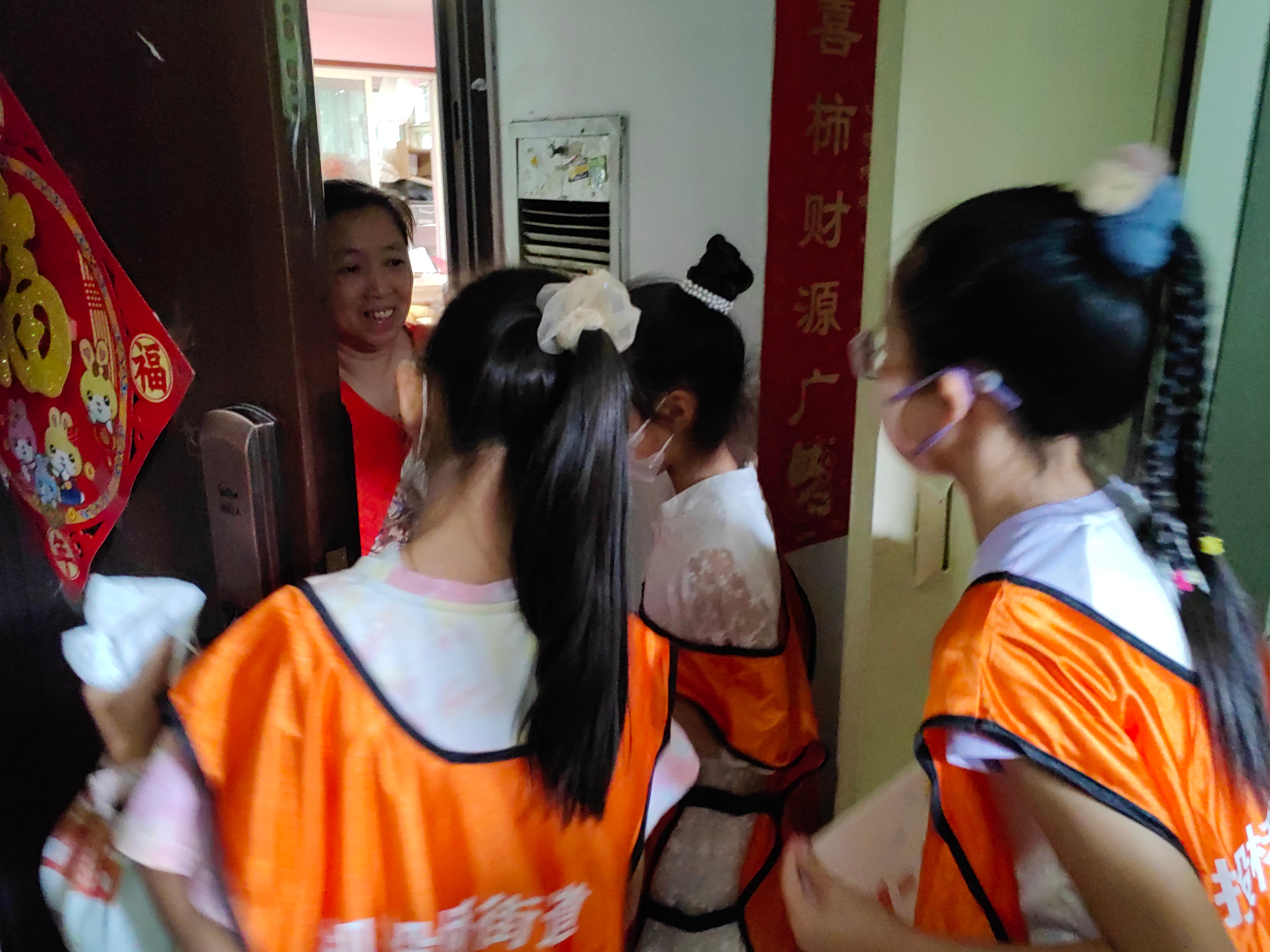 机投桥街道开展一勺米公益挑战暨儿童安全宣传活动