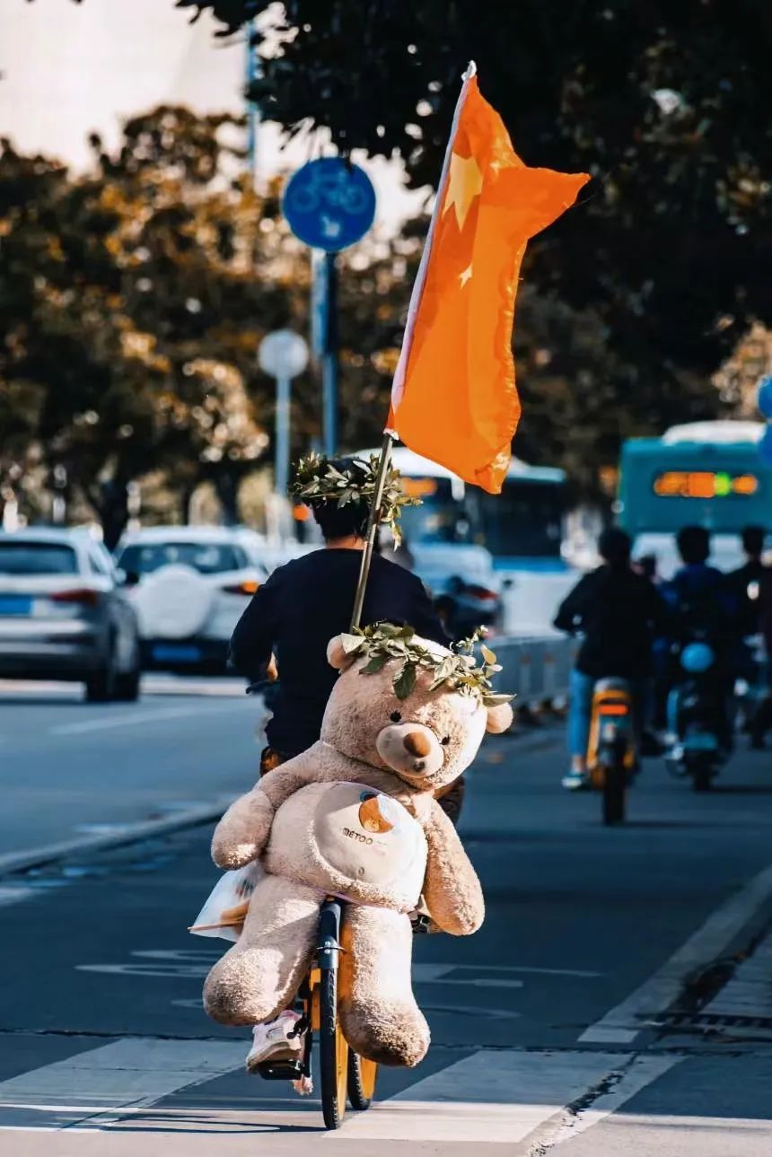 工资5000贷款70w累不,工资5000车贷3000累吗