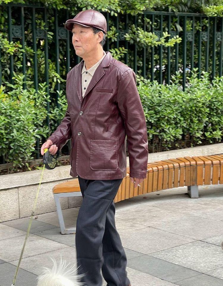 中年男子适合穿牛仔裤还是西裤,中年男人穿西裤系皮带好看吗