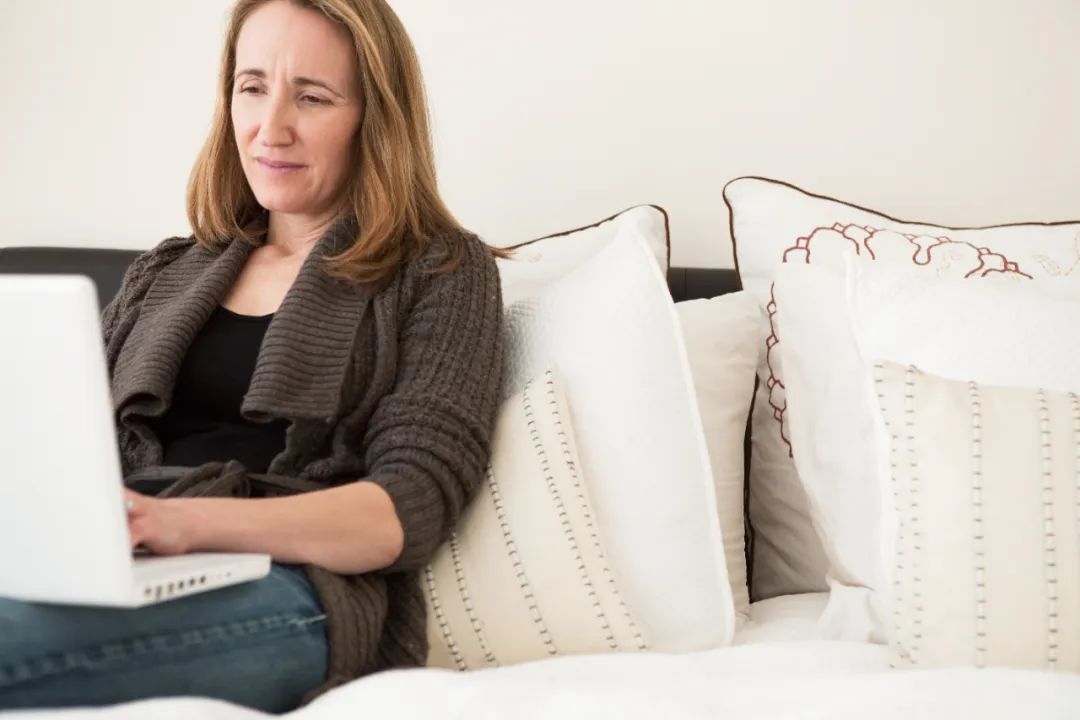 15年的时候早恋被班主任抓了,当初早恋是怎么被抓到的