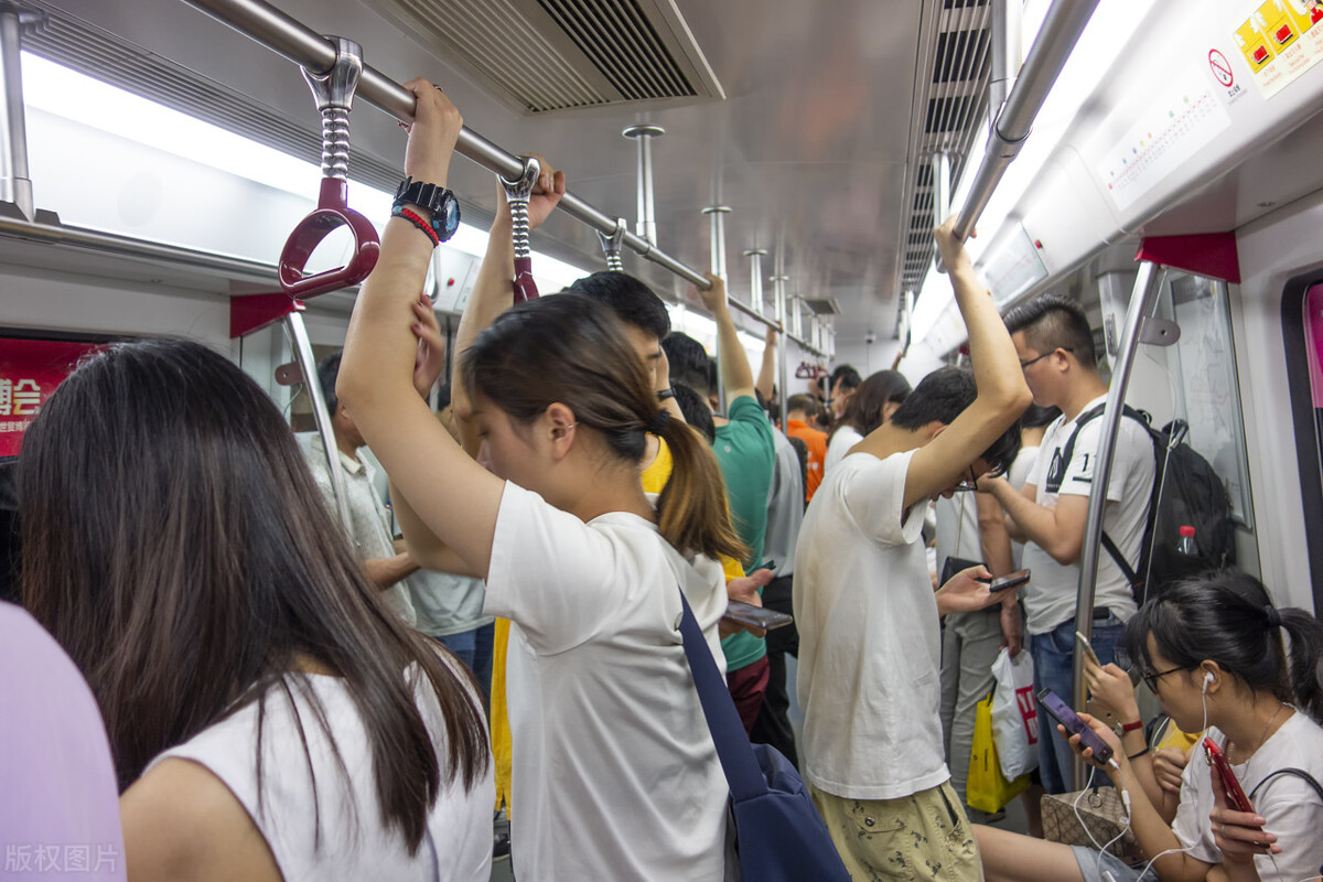 在成都普通上班族一年能存多少钱,成都工作一天要花费多少钱