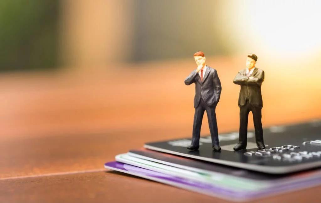 借银行卡给别人洗钱违法吗,借别人的银行卡洗钱违法吗