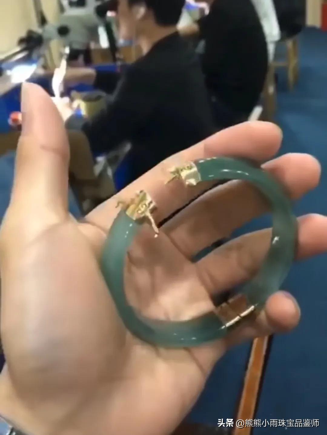 断了的翡翠手镯可以用来做成什么,翡翠手镯断了怎么设计