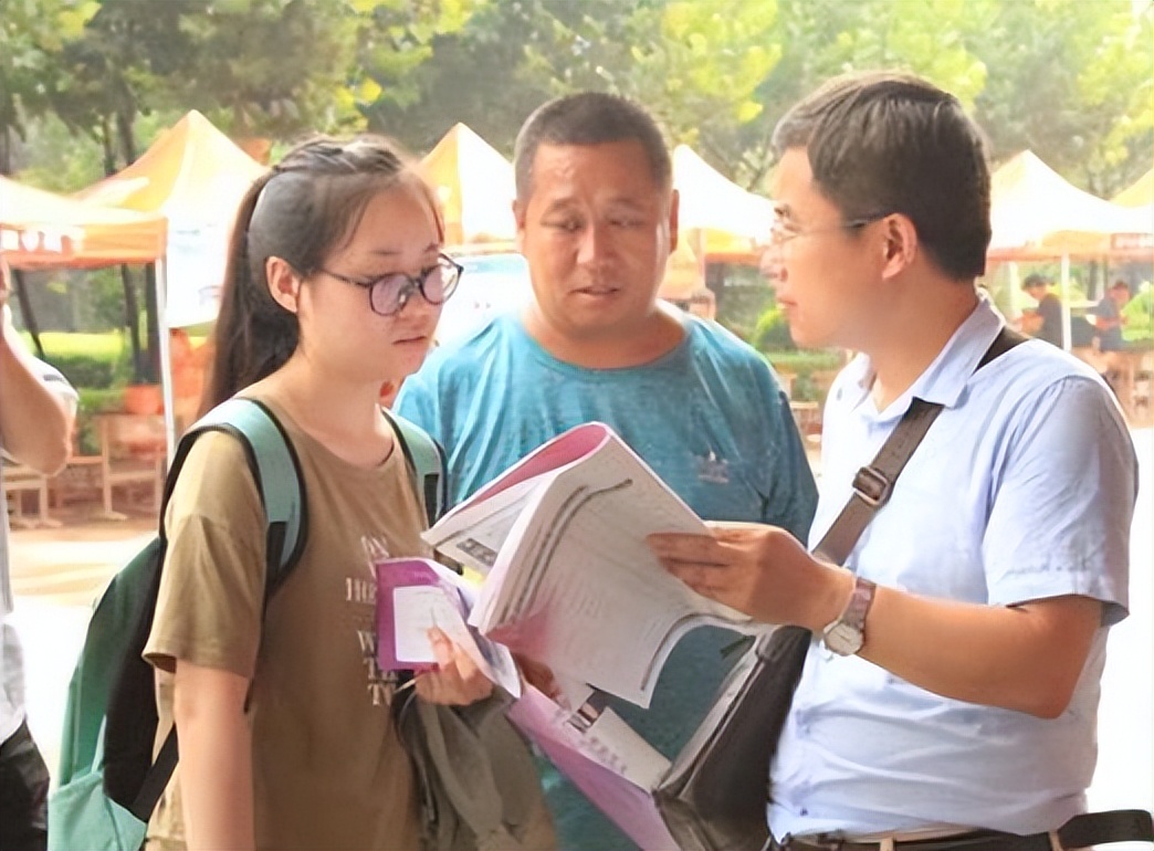 本科院校的专科专业是高职吗,专科院校与本科的专科专业的区别