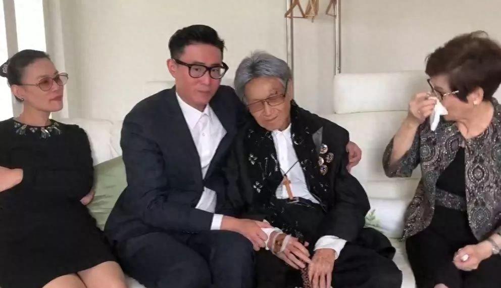 台湾名嘴安乐死视频曝光：家人围坐身旁，喝完药“睡”在儿子怀中