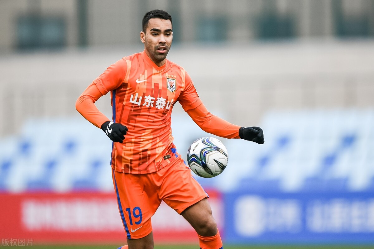 泰山队球迷最新消息,泰山队球迷现场呐喊荣辱与共