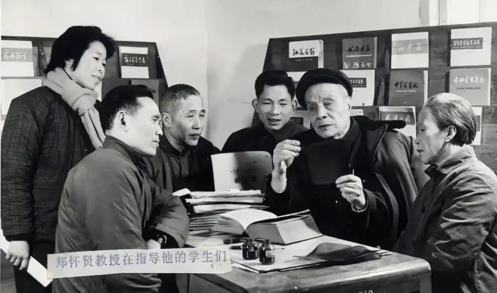 1964年,周总理右手摔伤,10天内必须治好,贺龙说:找郑怀贤先生