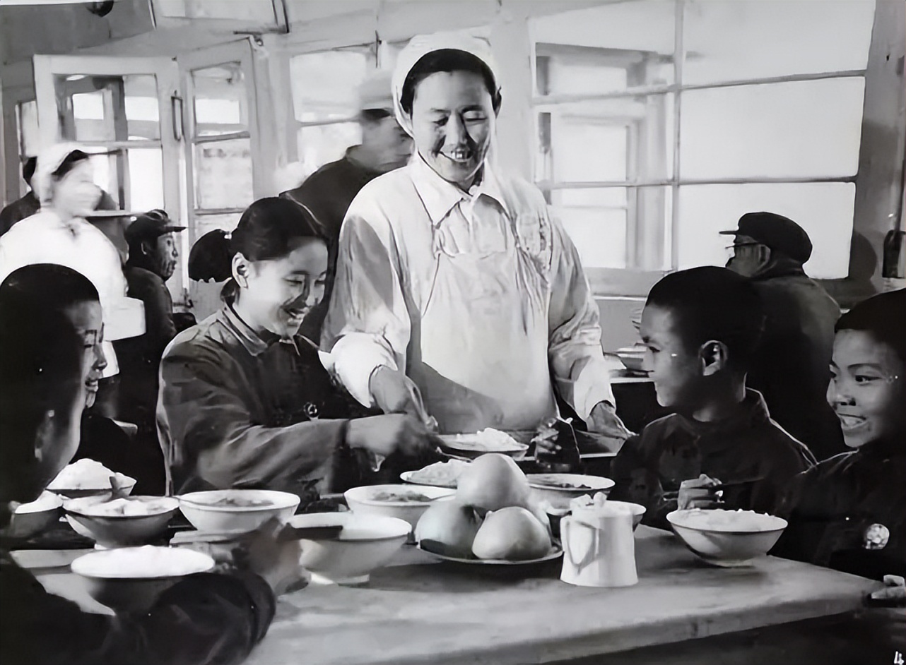 70年代下馆子的人现在是什么水平,70年代下馆子大概多少钱