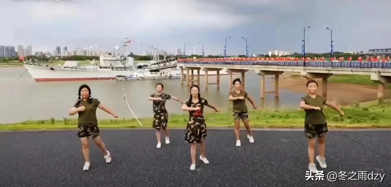 南昌舰主题园凤凰洲湿地公园,凤凰洲建军广场