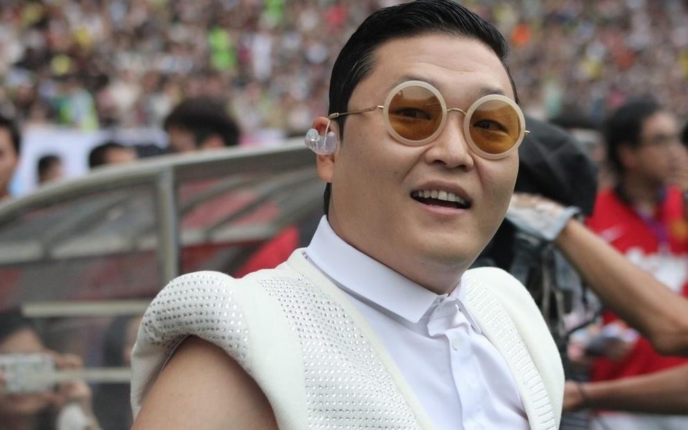 富不外露鸟叔：创造历史记录的骑马舞，却差点把他好友逼上西天？