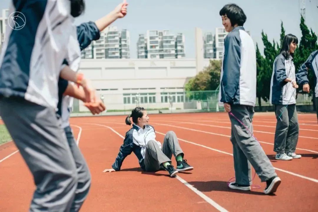 这个校园“*拍偷**狂魔”,拍下了95后的绝版青春