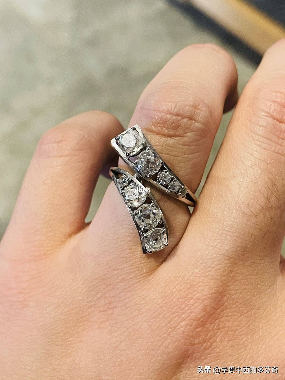 结婚戒指由来的故事,哪个年代的戒指都是祖传的