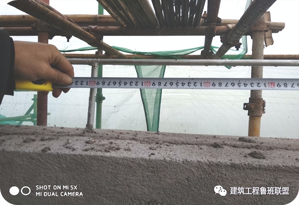 钢屋面避雷带做法,屋面避雷带新规范标准做法