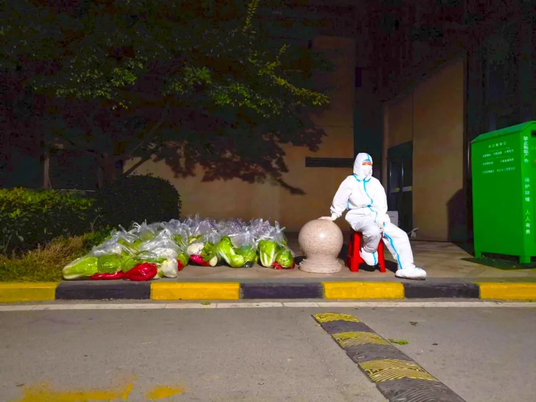 凌晨四点坚守抗疫一线,凌晨四点下班的医护人员