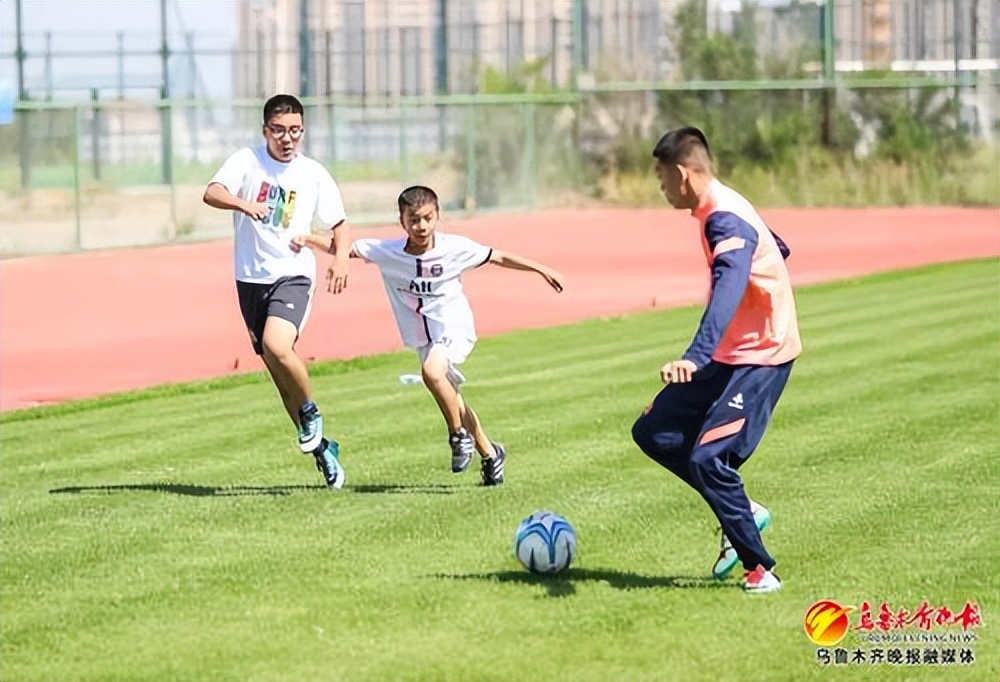 快乐足球视频大全集,快乐足球有趣视频