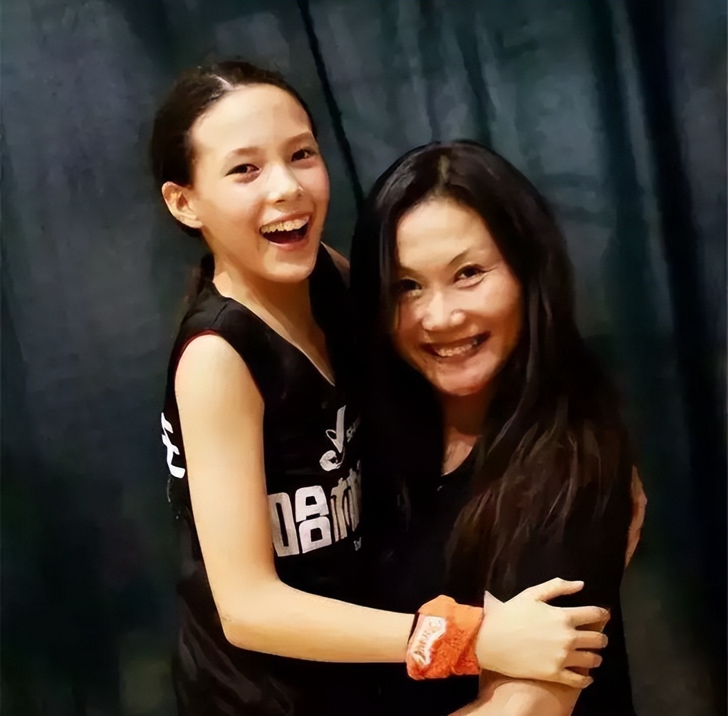 从国民女爱豆到被嘲,从全民女神到被骂