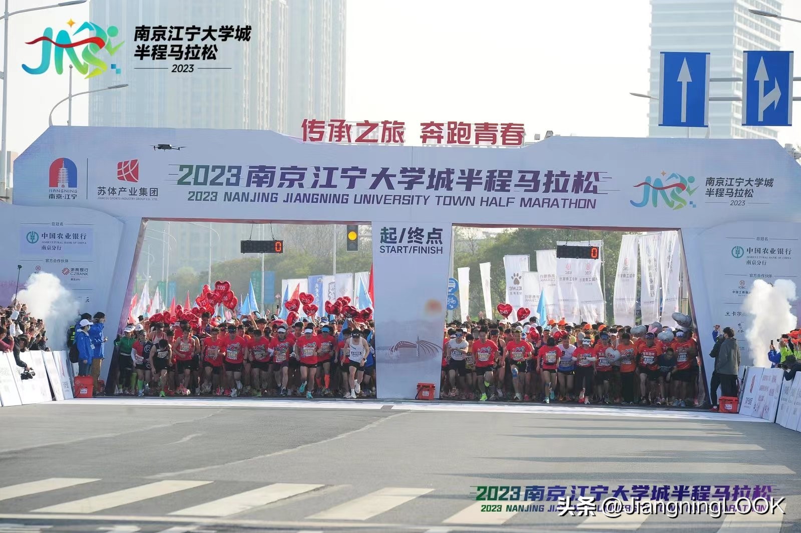 南京江宁大学城半程马拉松第一名,江宁大学城马拉松比赛照片