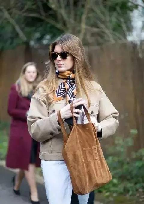 女性丝巾的时尚打法,女人的高档洋气的丝巾