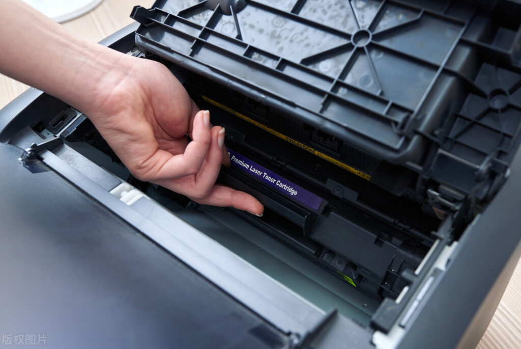 如何判断打印机硒鼓该不该换,怎样判断打印机的硒鼓是否要更换