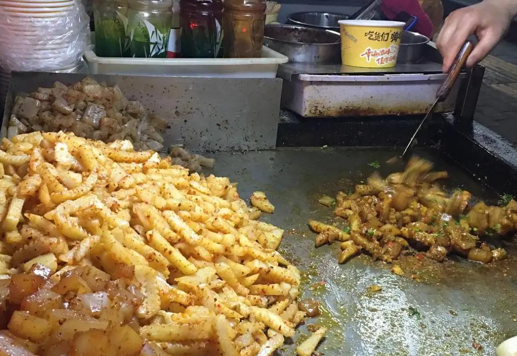 适合新手成本低的街边小吃,街边小吃利润最高最火爆的