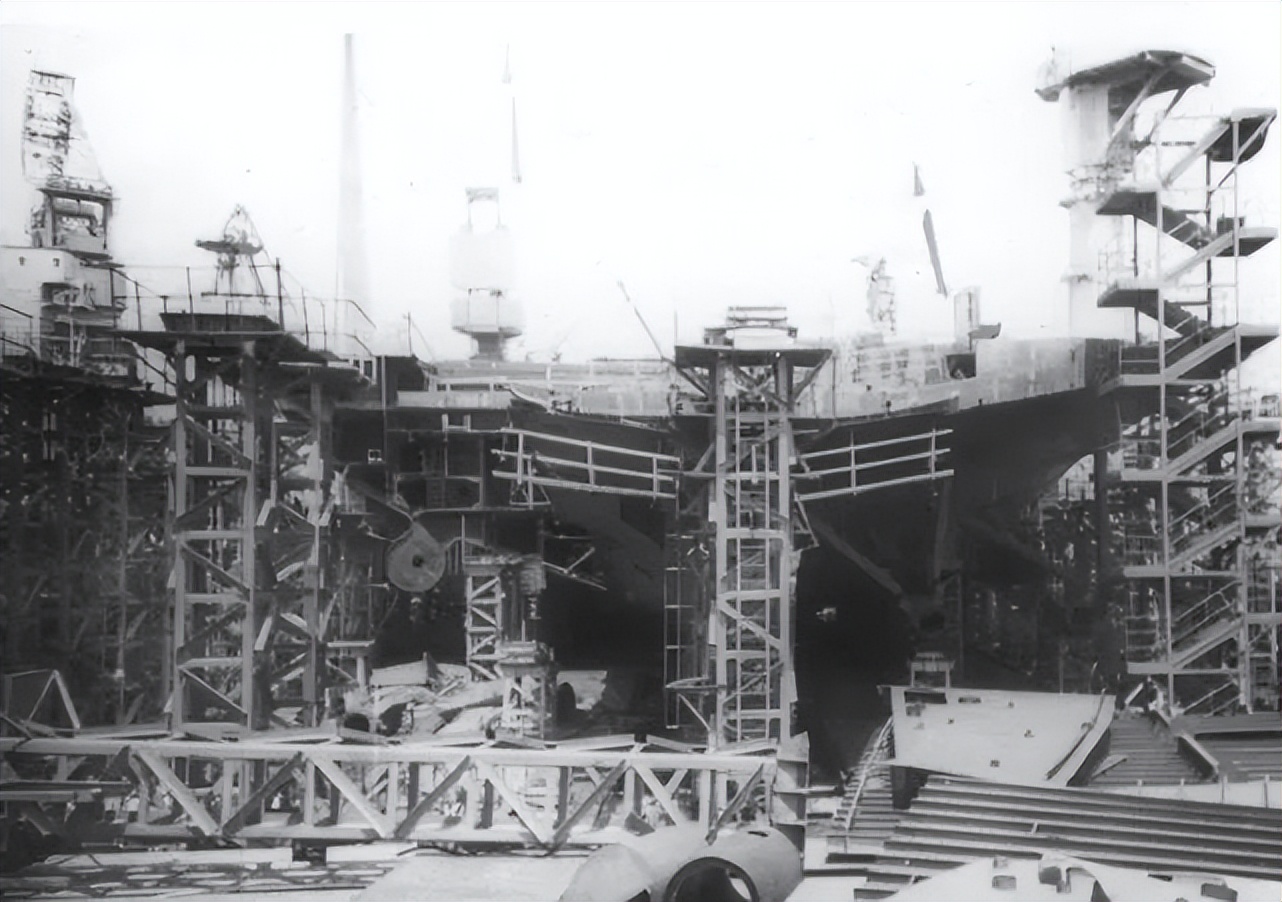 中国航母抄袭苏联?为什么他们执着于给中国*器武**找“爹”?