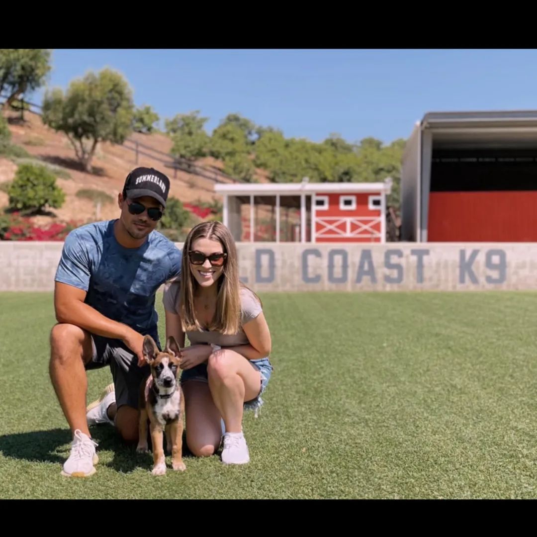 让霉霉写歌后悔分手的男神官宣结婚！娶同名小护士：这缘分绝了…