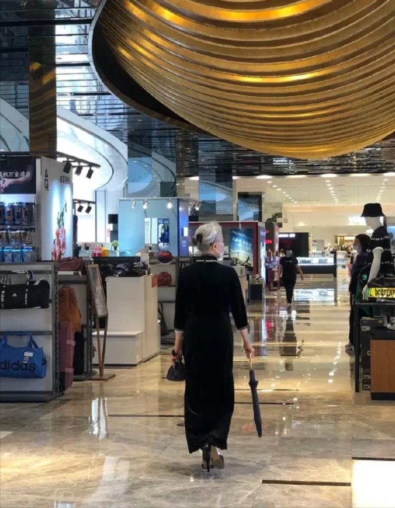 女人再傻也要化淡妆出门教你三招,40女人如何化淡妆又自然