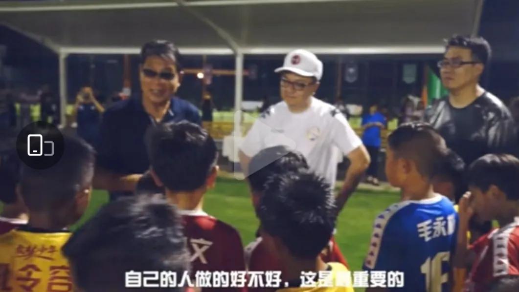 董路深度揭秘中国足球,董路把足球小将踢成国足