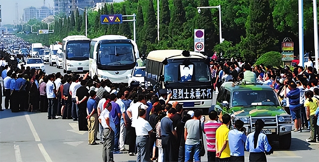 2012年二炮军官请假未归，上级电话询问，女儿：爸爸救人淹死了