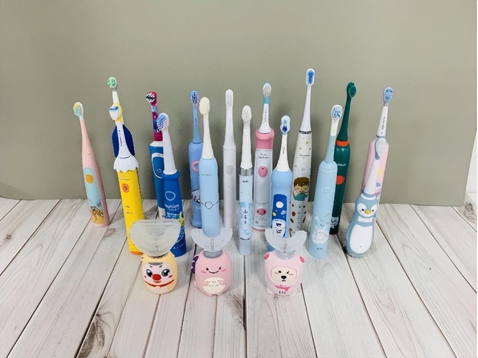 杂牌电动牙刷的危害,长久不换电动牙刷的危害