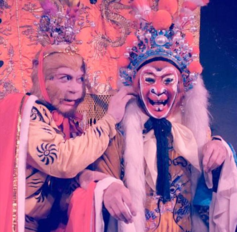 六小龄童哭灵,六小龄童送别大师兄