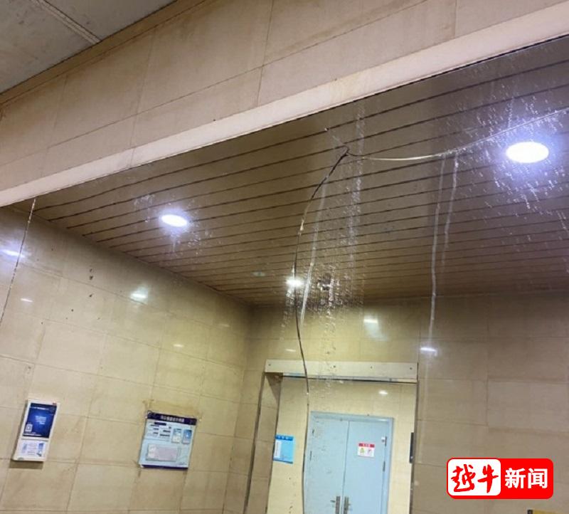 高铁绍兴北站厕所瓷砖脱落用胶带固定？车站：即将整治