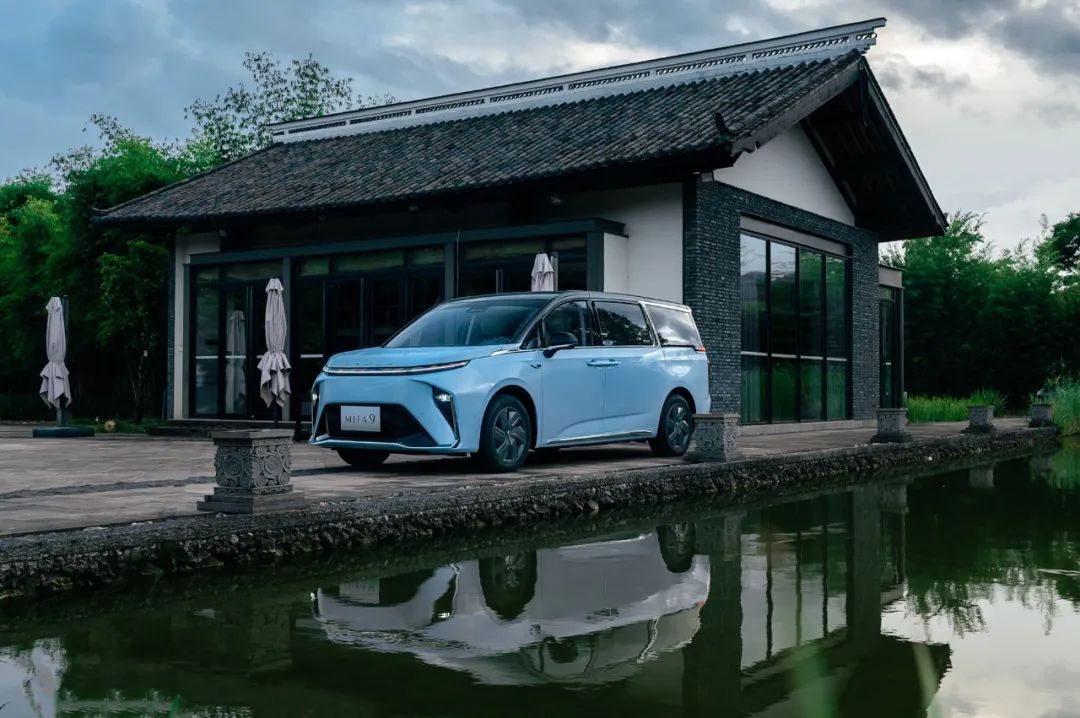 上汽大通mifa9上路实测,上汽大通mifa9用车体验