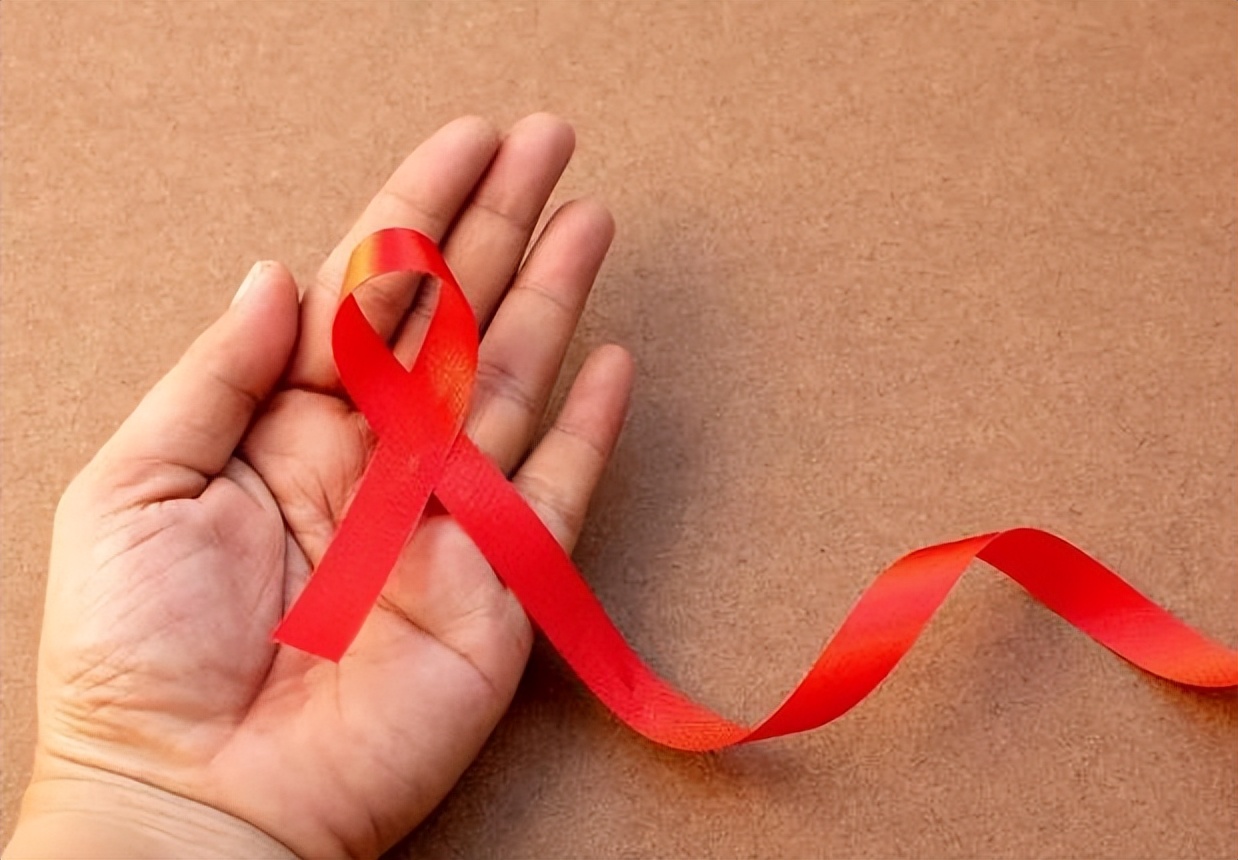 一旦感染艾滋病多久能检测出来,一旦感染艾滋多久出现症状