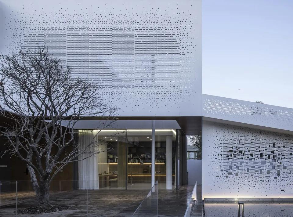 亚洲照明设计师协会丨光影下的冲孔板，金属界的颜值担当