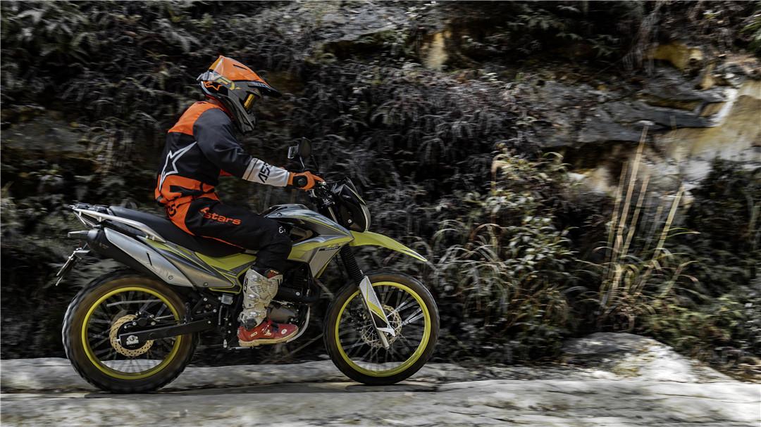 能上路的250cc摩托跑车,能跑250迈左右的摩托车