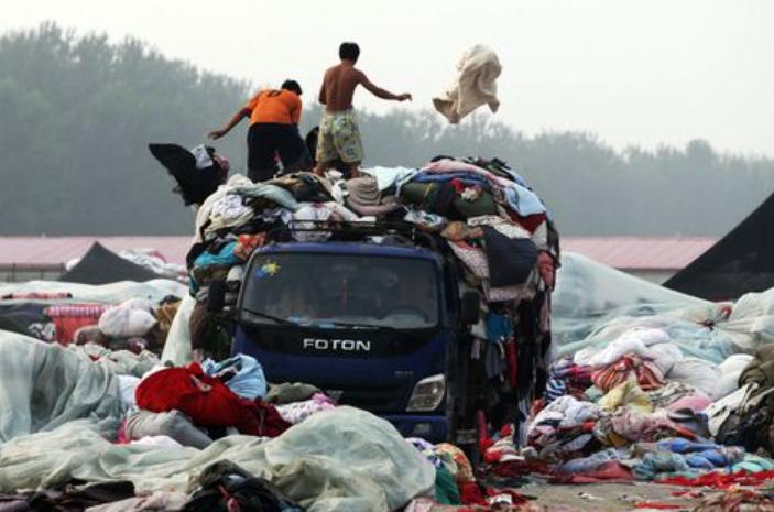 1个月出口1万吨！为何非洲人独爱中国旧衣服，尤其是女士内衣？