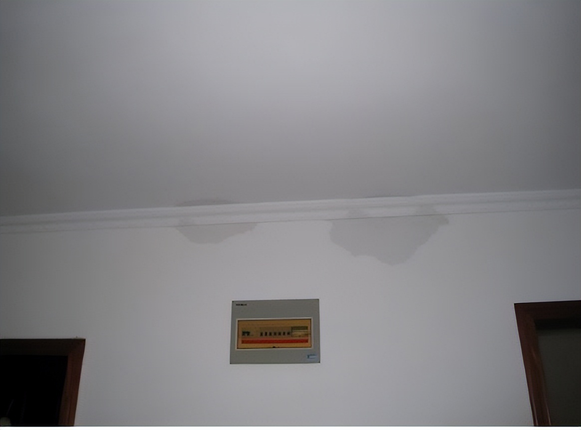 屋顶漏水出现水印怎么修复,墙上有漏水印怎么办