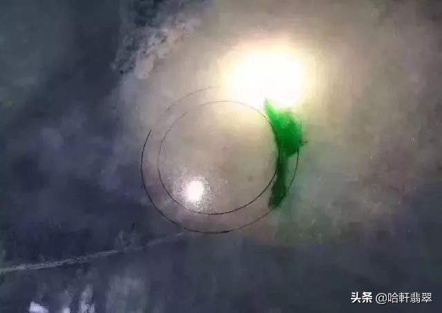 同样是翡翠，为啥带色的翡翠那么贵？尤其是绿色