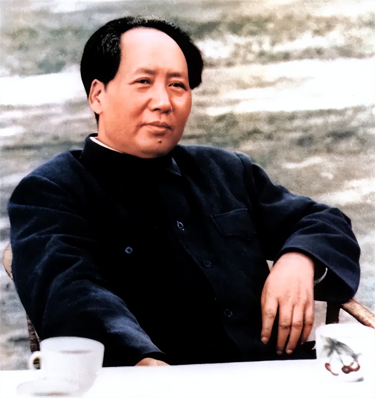 毛岸英为何一直葬在朝鲜？看了彭德怀一封信，才知主席用心良苦