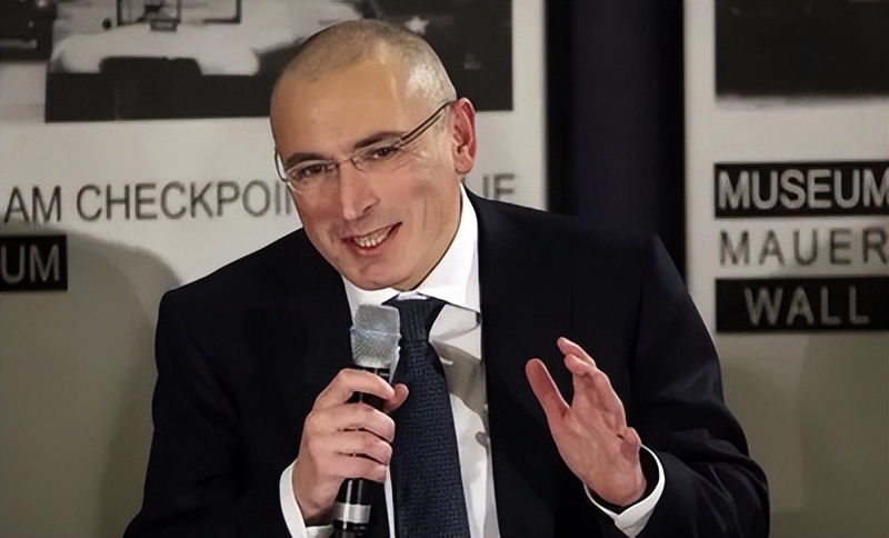 老梁讲解普京收拾寡头,普京如何收拾寡头的