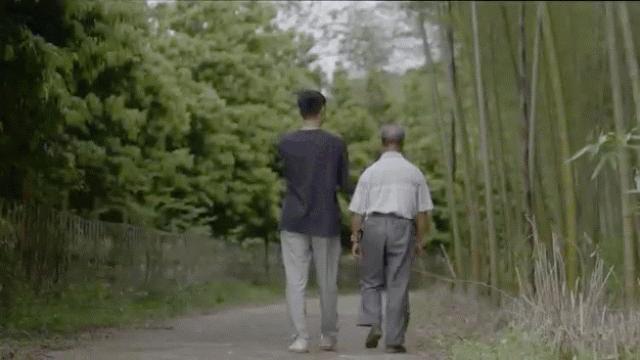 四个人回老家改造老房子,90后回农村建房子视频