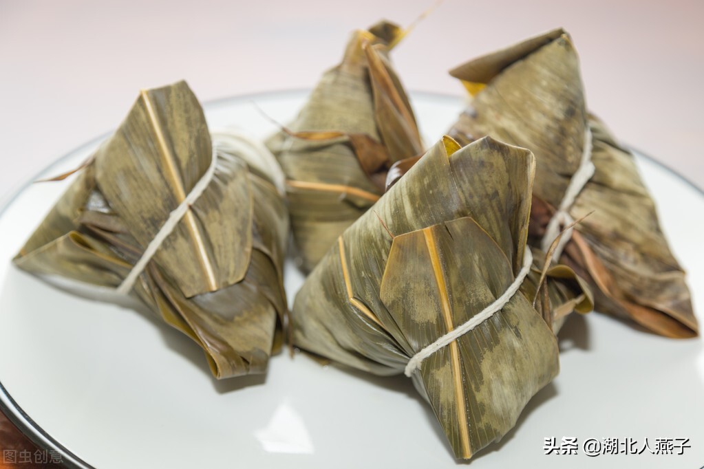 端午节的粽子怎么包的视频 (包端午节粽子方法)