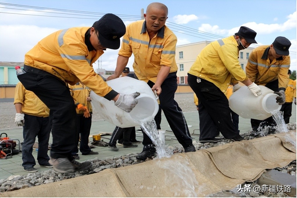 钢轨也会“中暑”？不怕，他们有招法！