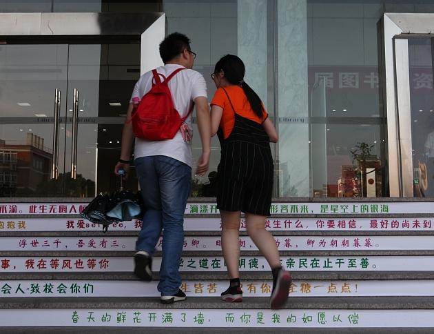 面对快餐式爱情大学生应该怎么做,大学生快餐式恋爱和快餐建立感情