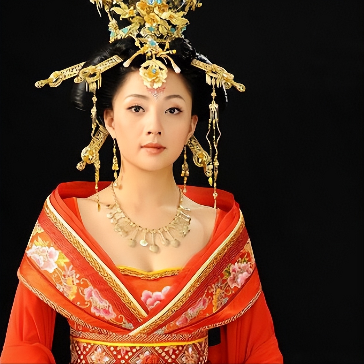 唐朝仕女服饰纹样有哪些,唐朝女装风格上有什么特点