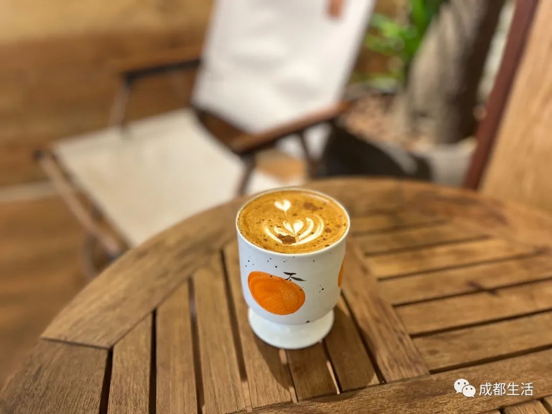 12条时髦老街，长满晒太阳的成都人