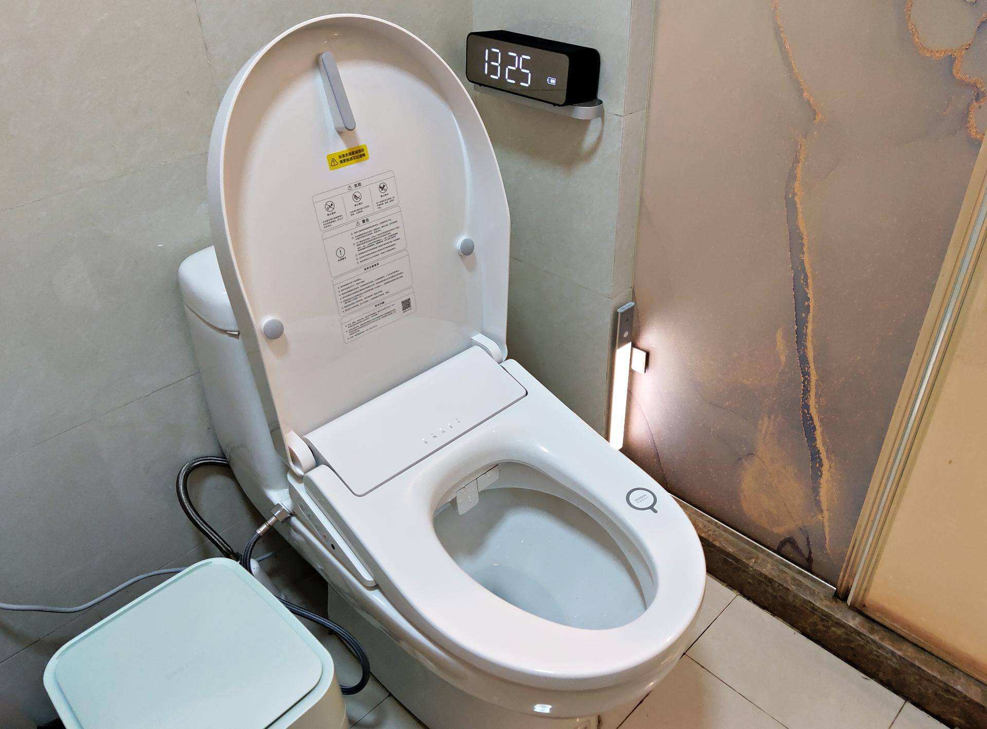越来越多人开始买智能马桶盖，到底值不值得投入？内行人说句实话